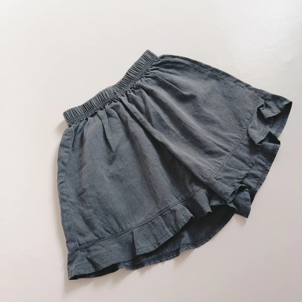 深灰荷葉邊短褲 image 1 of 0