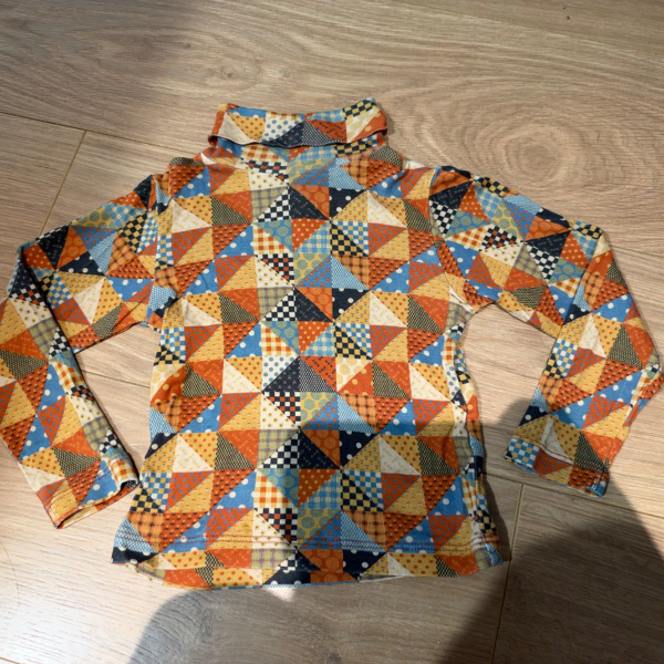 彩色三角拼接圖案高領長袖上衣 image 1 of 0