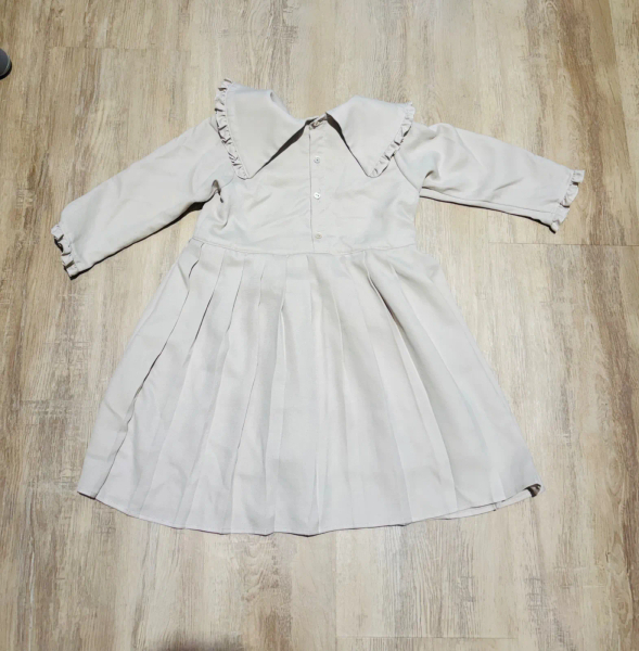 米色荷葉邊大翻領百褶洋裝 image 1 of 0