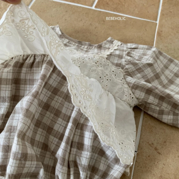 格紋蕾絲包屁衣 image 1 of 0