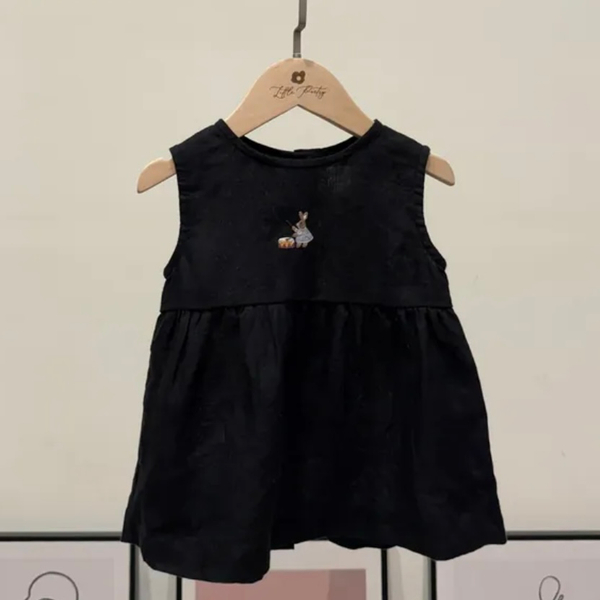 La Petite Alice 深色背心(圖案不拘) image 1 of 0