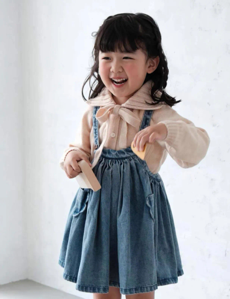 淺色牛仔吊帶裙 image 1 of 0
