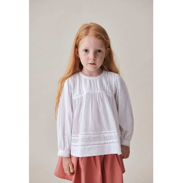 白色蕾絲洋裝或上衣 image 1 of 0