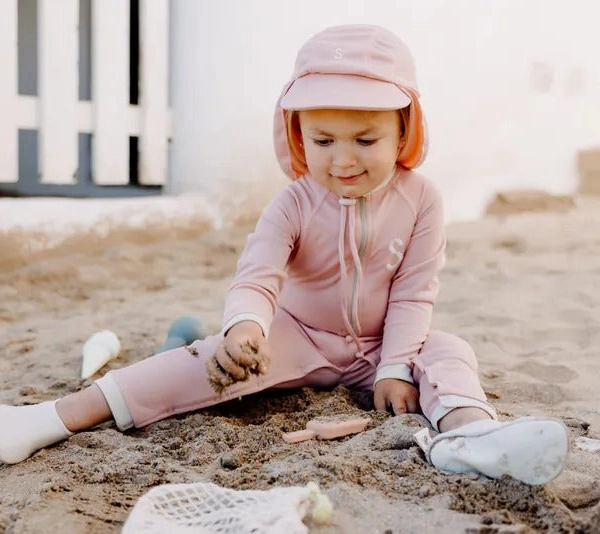 連身泳衣（有帽子也可） image 1 of 0